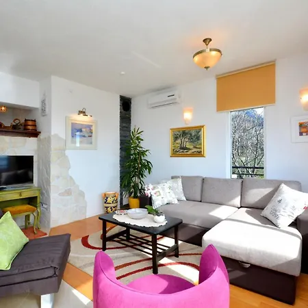 Orhid Near Split, Heated Pool Villa
