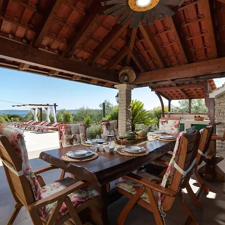 Orhid Near Split, Heated Pool *