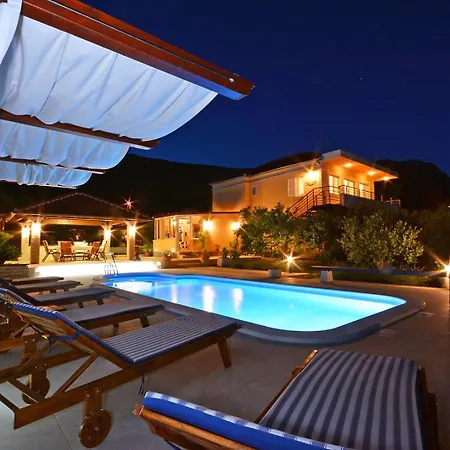 Orhid Near Split, Heated Pool Villa Kastela