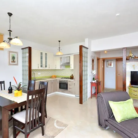 Orhid Near Split, Heated Pool Villa