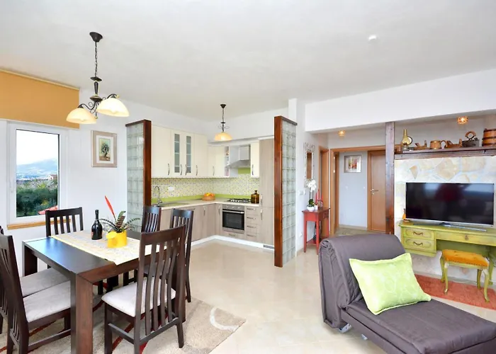 Orhid Near Split, Heated Pool Villa