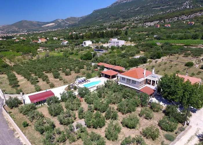 Orhid Near Split, Heated Pool *