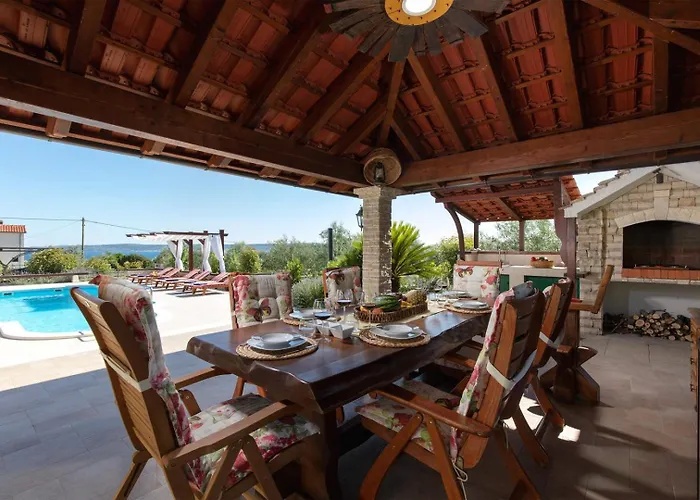 Orhid Near Split, Heated Pool *